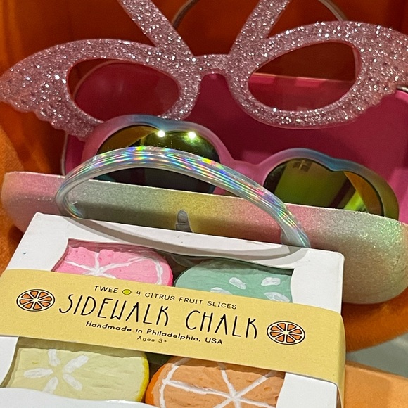 BUNDLE Twee Sidewalk Chalk 4Citrus Fruit Slice & 2Fun Sunglasses 1hardcover case - Picture 4 of 13